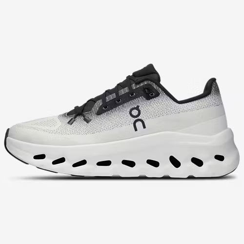 On Cloudtilt | Black/Ivory