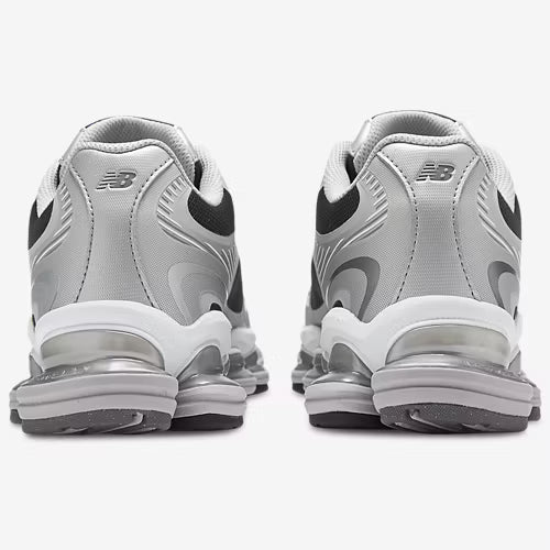NEW BALANCE 2000 | Silver Metallic/Faded Black/White